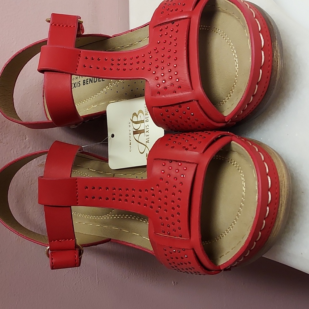 Alexis Bendel Comfort Wedges Shoes Size 6.NEW